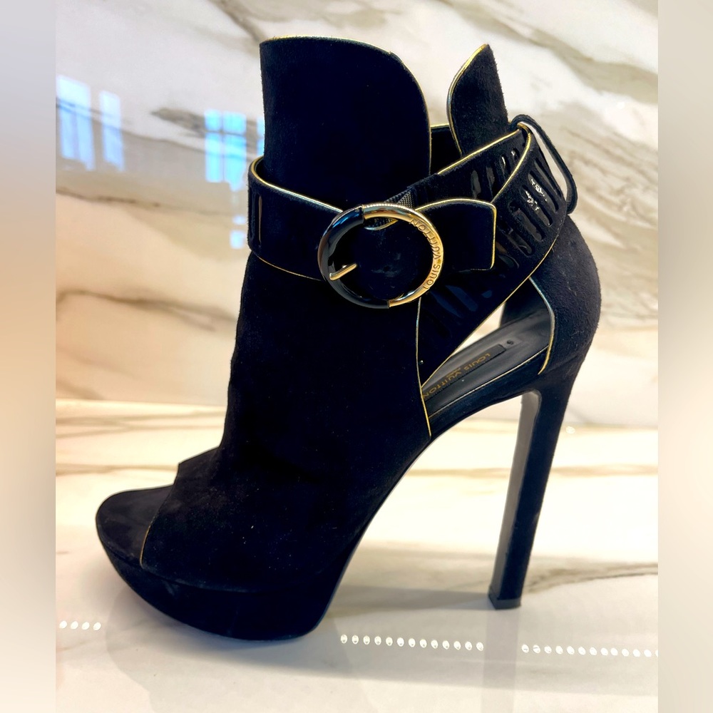 LOUIS VUITTON
Suede Attraction Peep Toe Ankle Boots